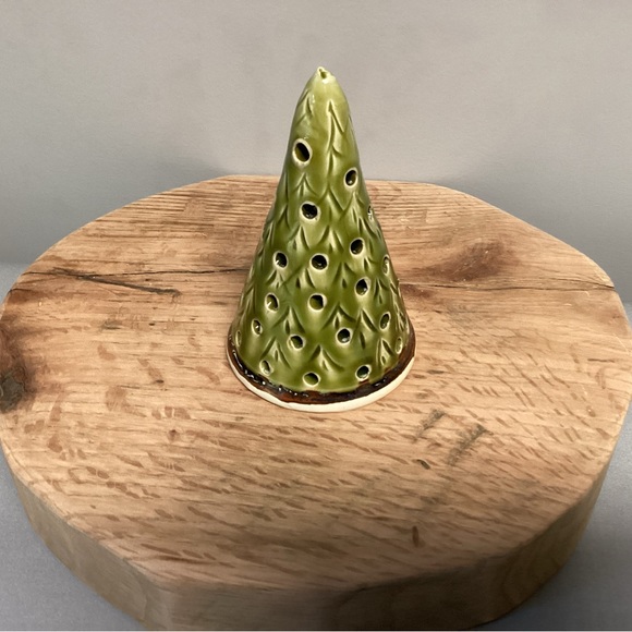 🟢 Stunning Handmade / Hand Painted & Kiln Fired Ceramic Crafted Christmas Tree - Picture 2 of 10